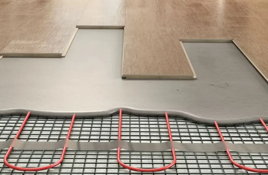 Sistema moderno que aquece o ambiente de forma uniforme e confortável.