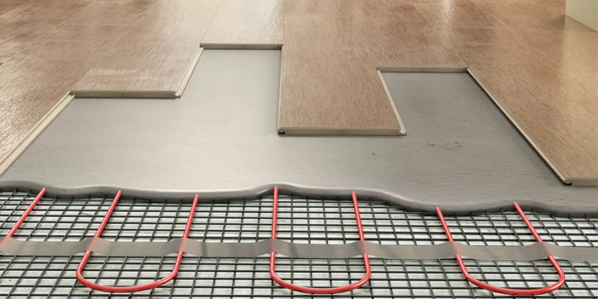 Sistema moderno que aquece o ambiente de forma uniforme e confortável.